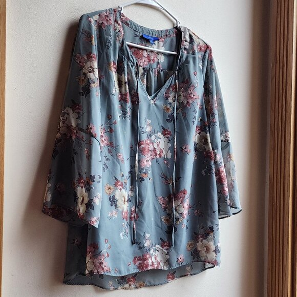 Apt. 9 Floral Blue/Gray V-Neck Blouse Size Medium - Picture 5 of 16